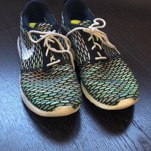 Nike skor  - Färgglada Nike Herr skor. Storlek 43.