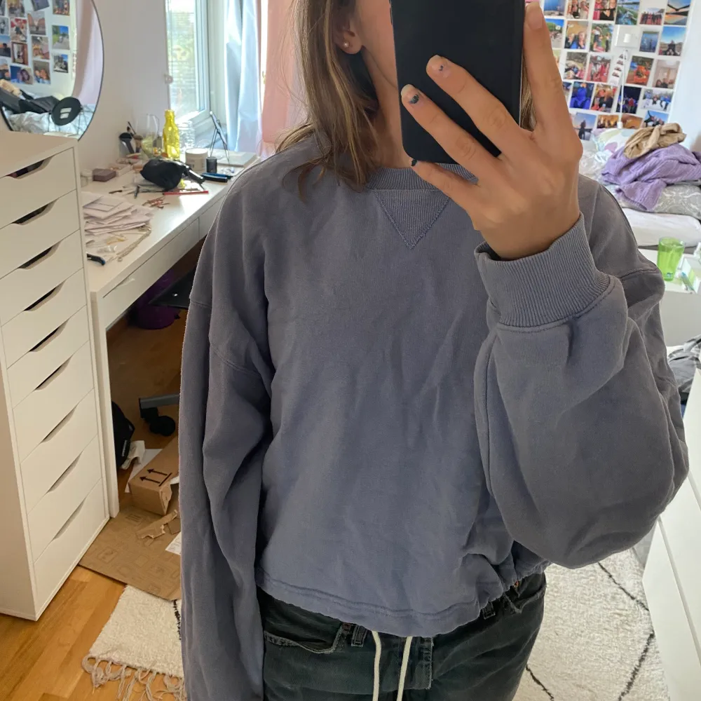 Så fin blå sweatshirt från BikBok💜 Jättefint skick💕😇. Tröjor & Koftor.