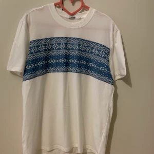 T-shirts i storlek L - Tops i storlek L, fin skick, finns hämta i Stockholm, kan även skicka via post