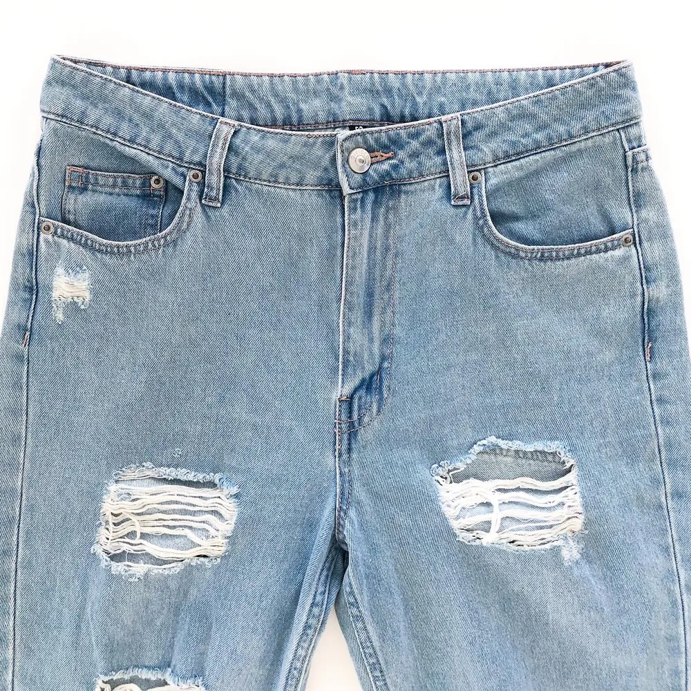 Jeans med egengjort tryck i bra skick. Skriv vid intresse och betalning sker via Swish💜. Jeans & Byxor.