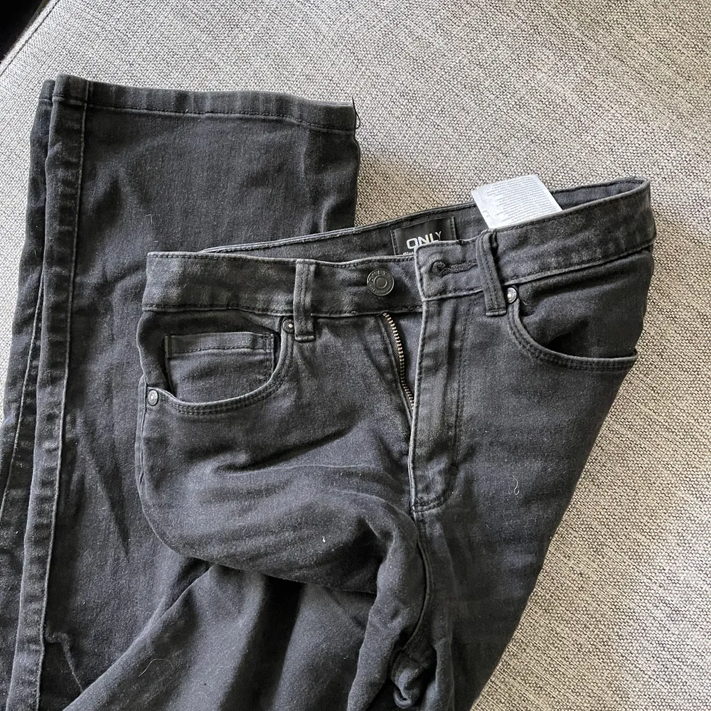 Stretchiga jeans, passar tyvärr inte mig så har ingen bild på. Jeans & Byxor.