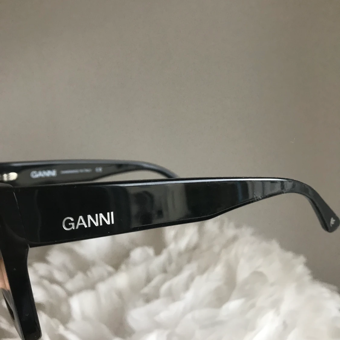 Ganni solglasögon i svart!  - 91