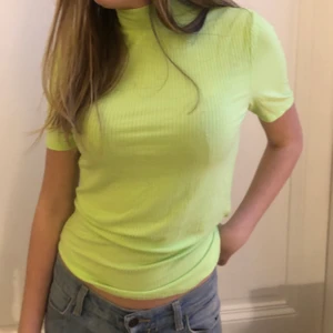 Pastel T-shirt  - Söt pastel grön T-shirt perfekt till sommaren eller som party top💕