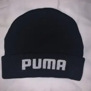 Svart vanlig puma mössa, aldrig använt, finns i Halmstad men går att fraktas