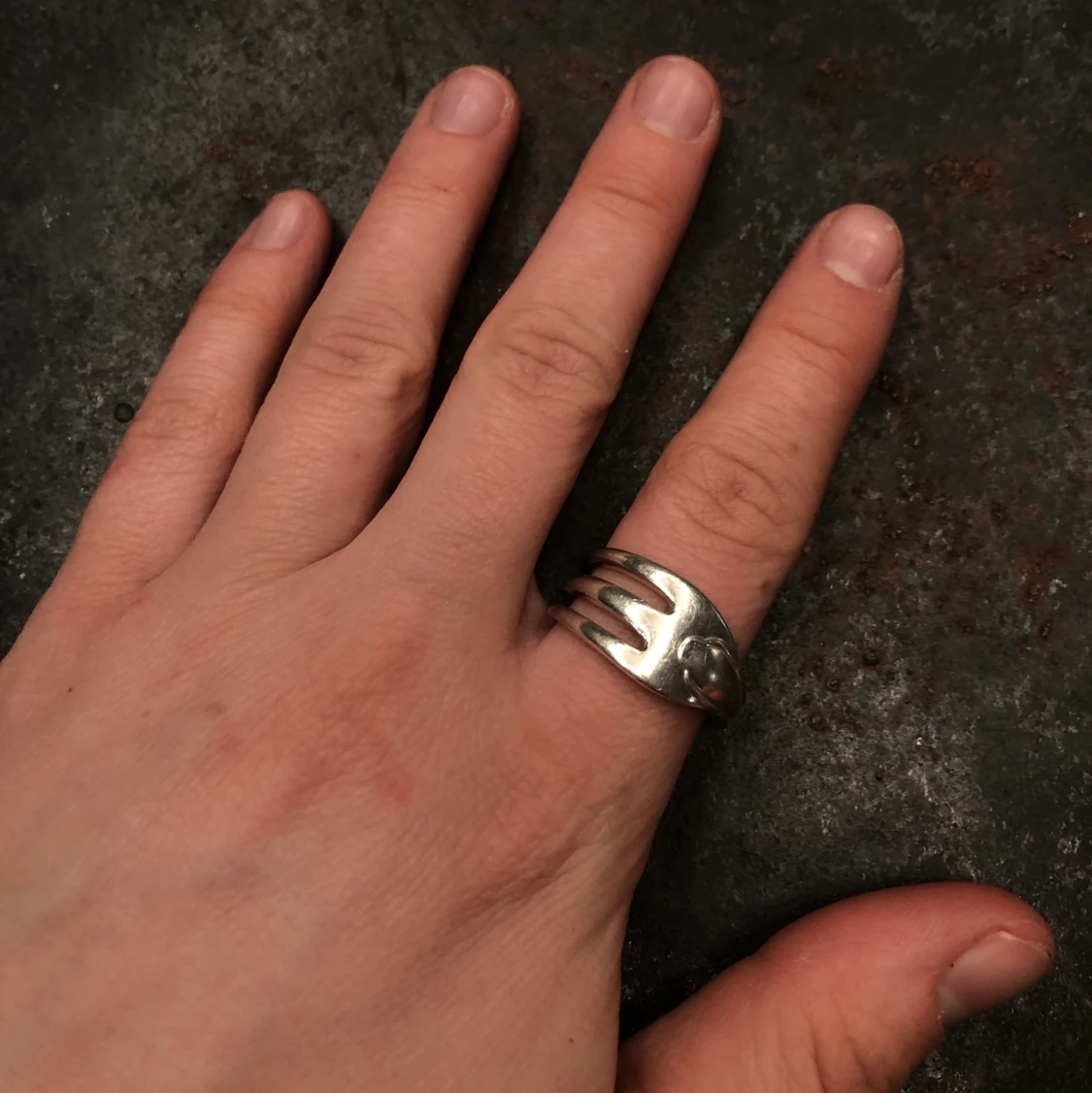 Ring gjord av gaffel i nysilver  - 90