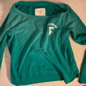 Grön collagetröja från Abercrombie&Fitch  - Grön collagetröja från Abercrombie&Fitch stl XS, mycket fint skick