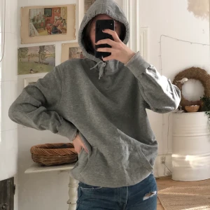 Grå hoodie - Grå hoodie från H&M