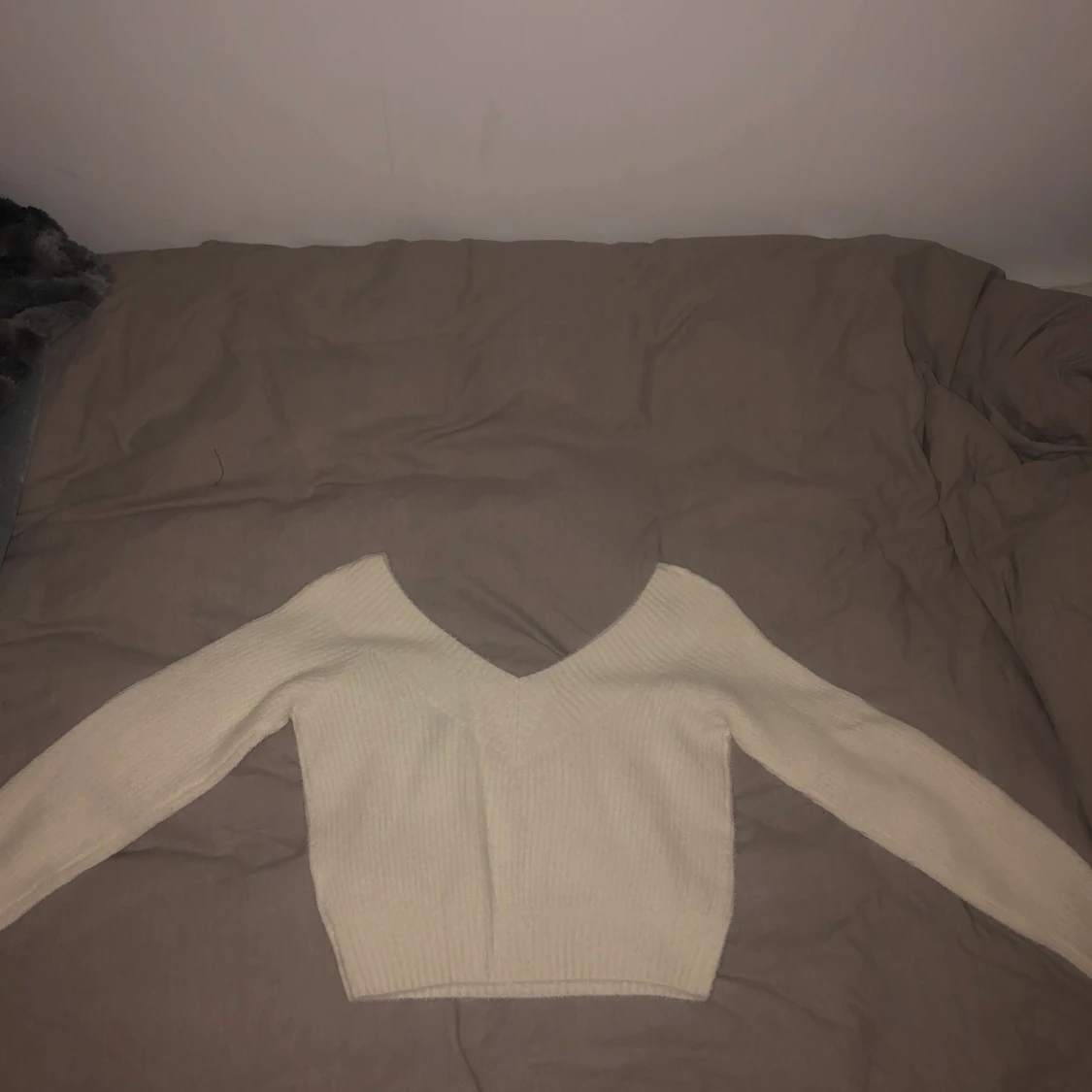 Vit v-ringad tröja från HM - 90