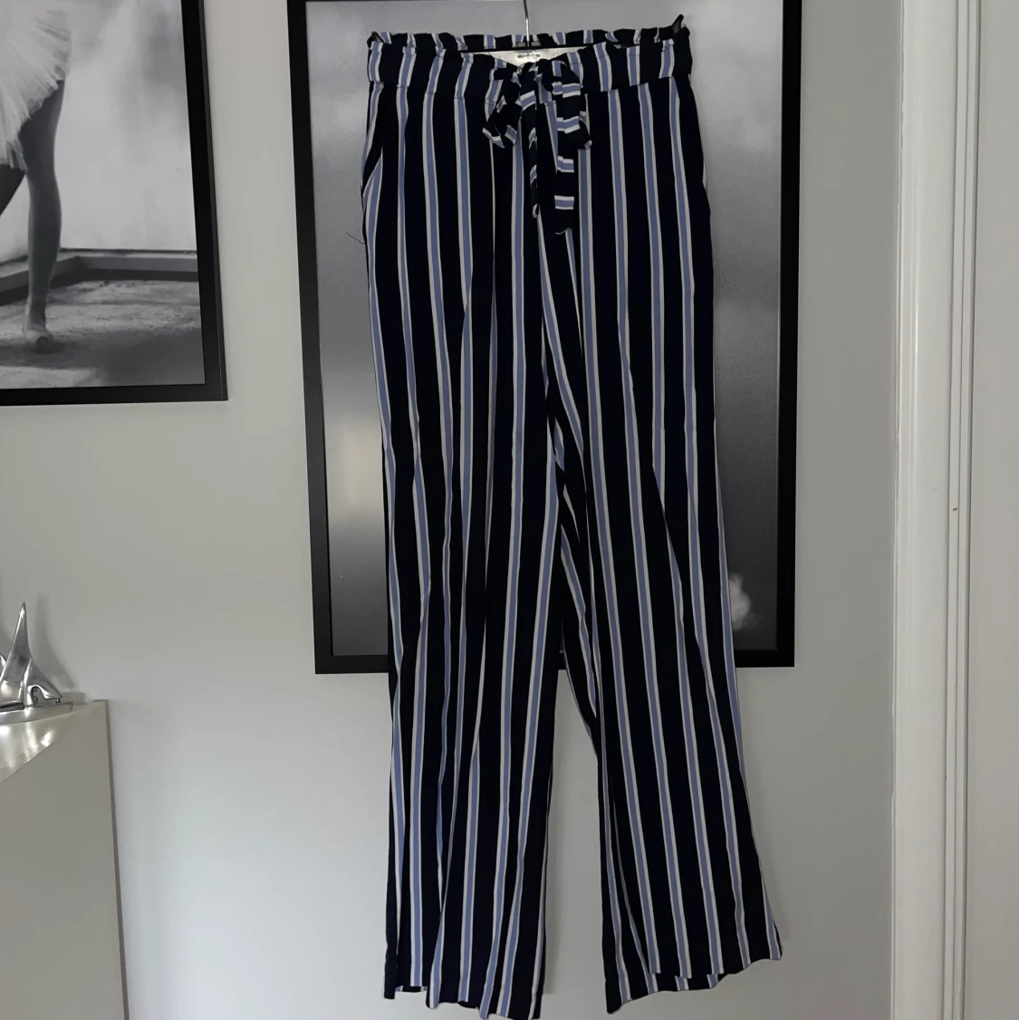 Randiga blåvita raka kostymbyxor - 90