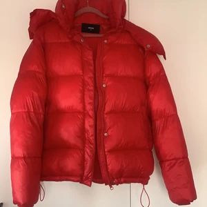 Jacka - Jättefin och varm jacka från bikbok i jättebra skick. Storlek xs/s