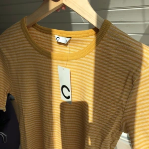 Supersöt topp - Supersöt topp från Cubus. Helt oanvänd med lappar kvar. Säljes då den tyvärr aldrig kommer till användning. Köparen står för frakten💗 Nypris 200kr