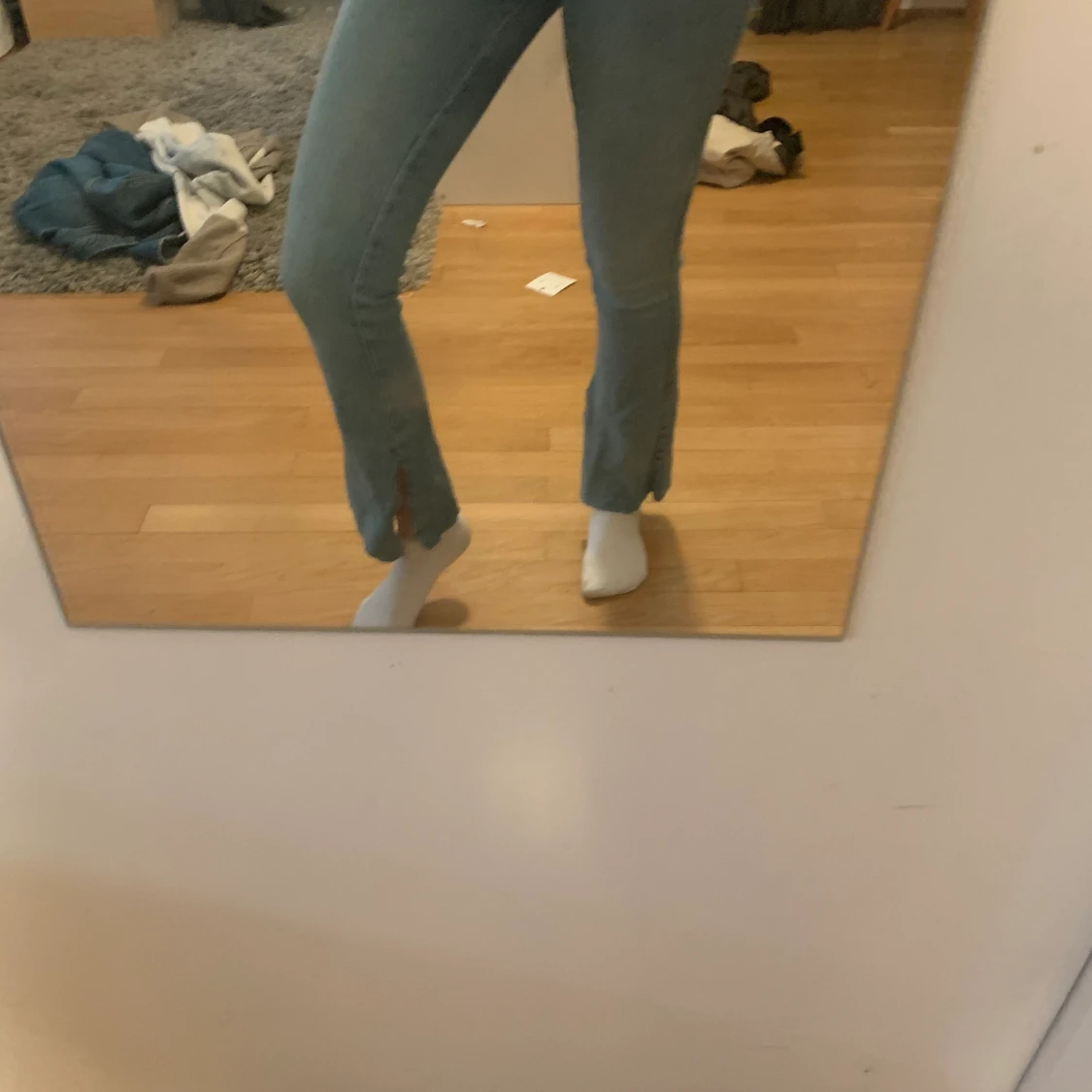 Bikbok kick flair jeans med slits - 91