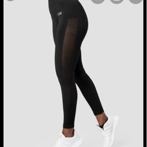 Iciw träningsthights - Jätte fina tränings i storlek xs. Endast använda en gång säljer då de är för små för mig:)