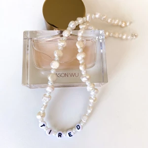 Harry Styles inspired halsband  - Harry styles inspirerad halsband med äkta sötvattenspärlor och glaspärlor 🥰 Dm för mer info Står ej för postens slarv 