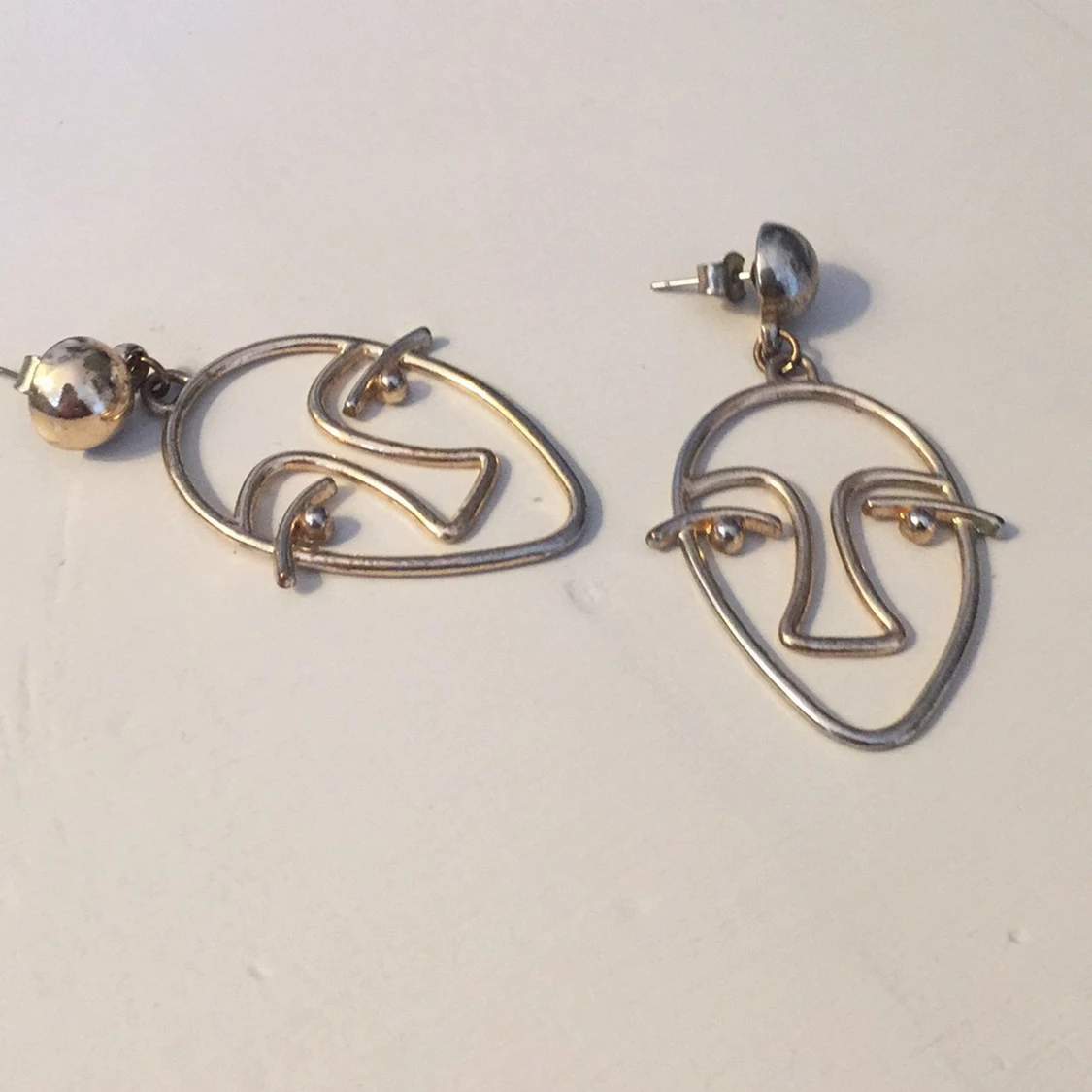 Örhängen med ansikten