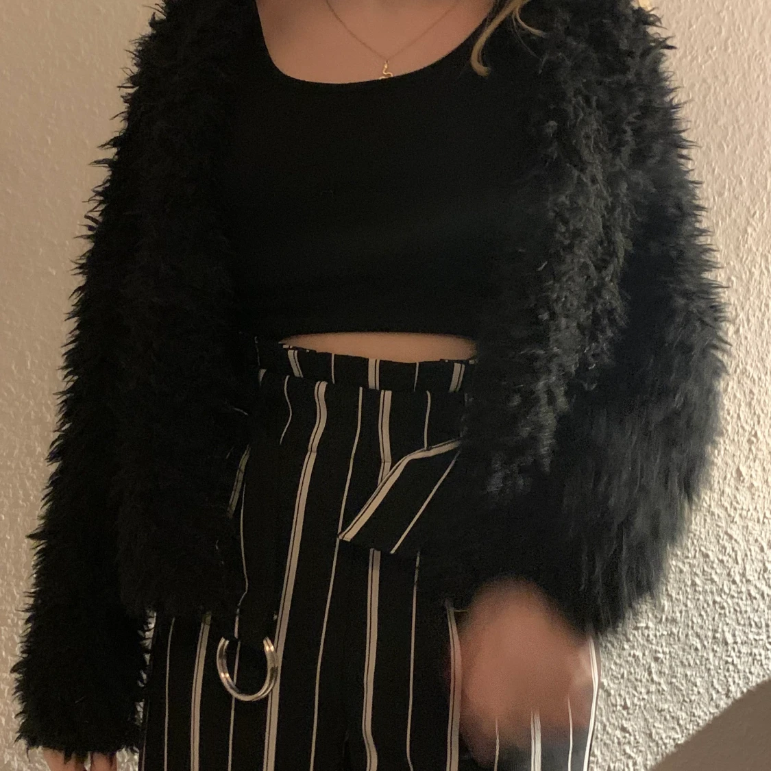 Svart fluffig kofta