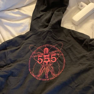 Hoodie - Cool hoodie med tryck på ryggen