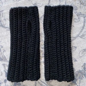 Hanledsvärmare - Virkar handledsvärmare på beställning! Bara att skicka vilken färg ni vill ha och hur bred hand och handled du har!🥰 köparen står för frakten!