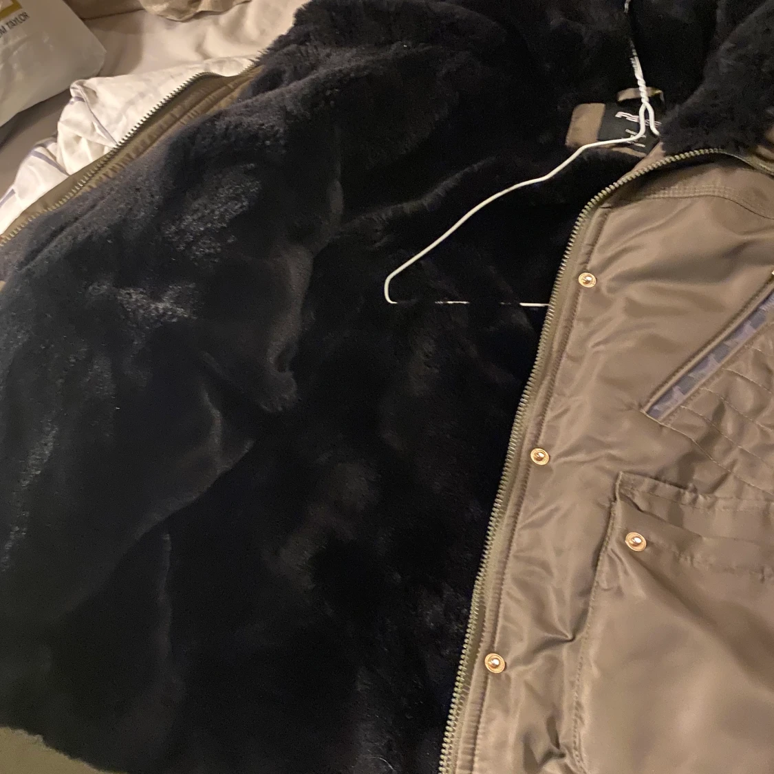 Vinter bomberjacka med huva  - 91