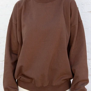brun Brandy Melville sweatshirt - Brun Brandy Melville sweatshirt🤎 väldigt bra skick!