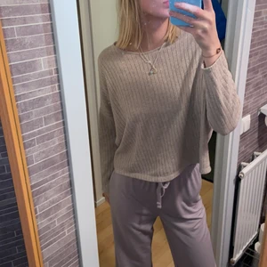 Långärmad  - Guld glittrig långärmad från zara, perfekt till nyår