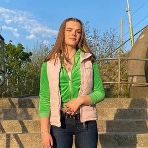 kofta - Grön kofta från myrorna!(Är du intresserad? Ett snabbt köp uppskattas då jag efter ett tag donerar kläderna till secondhandbutiker)