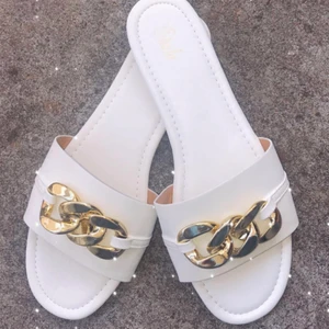 Sandaler  - Storlek 39, passar även som 38.  köpte dem förra året men använde inte dom. Helt nya 💗