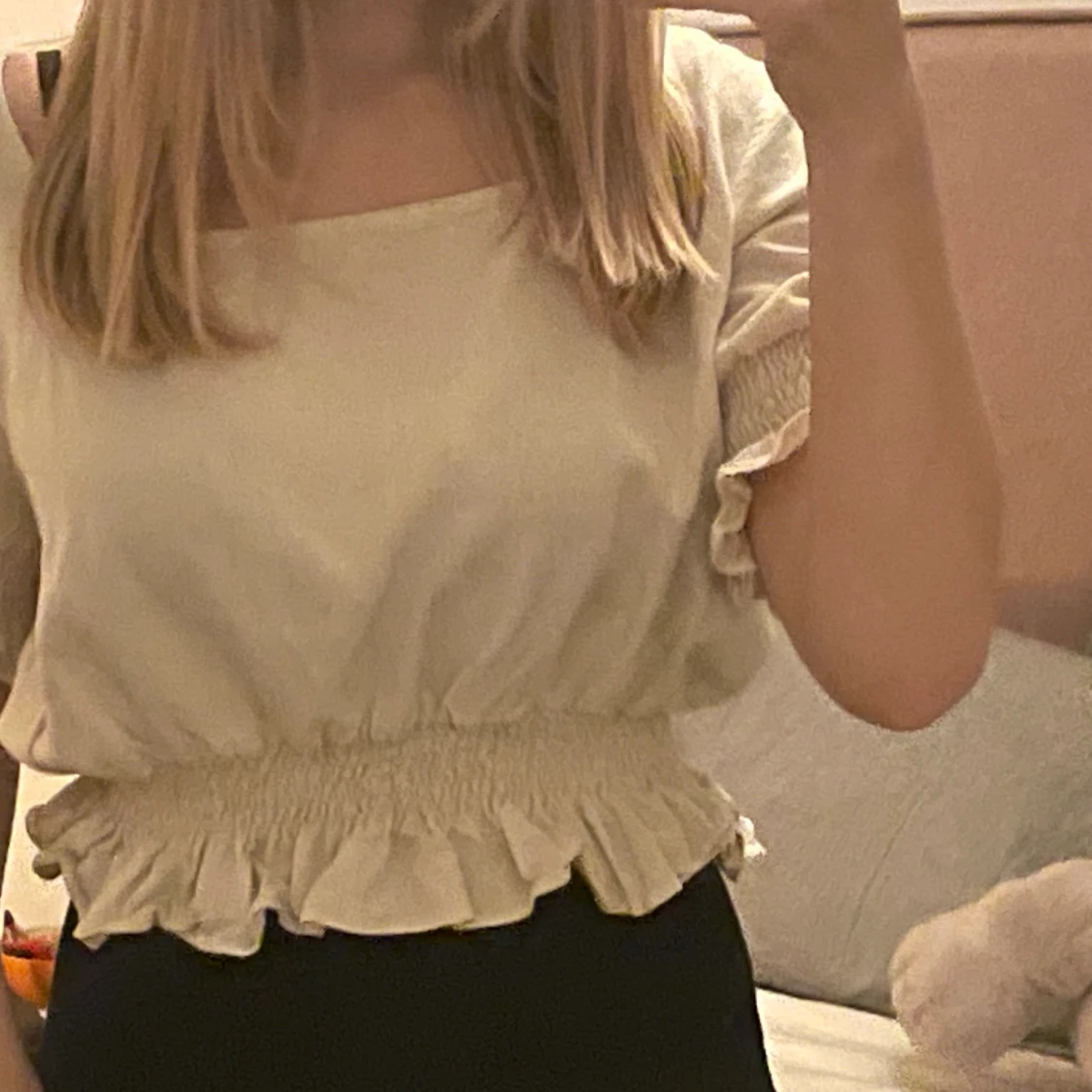 Krämvit topp med puffärmar 😊 - 90