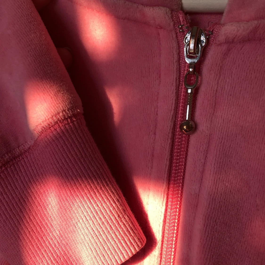 Ljus rosa sammetskofta med dragkedja - 91