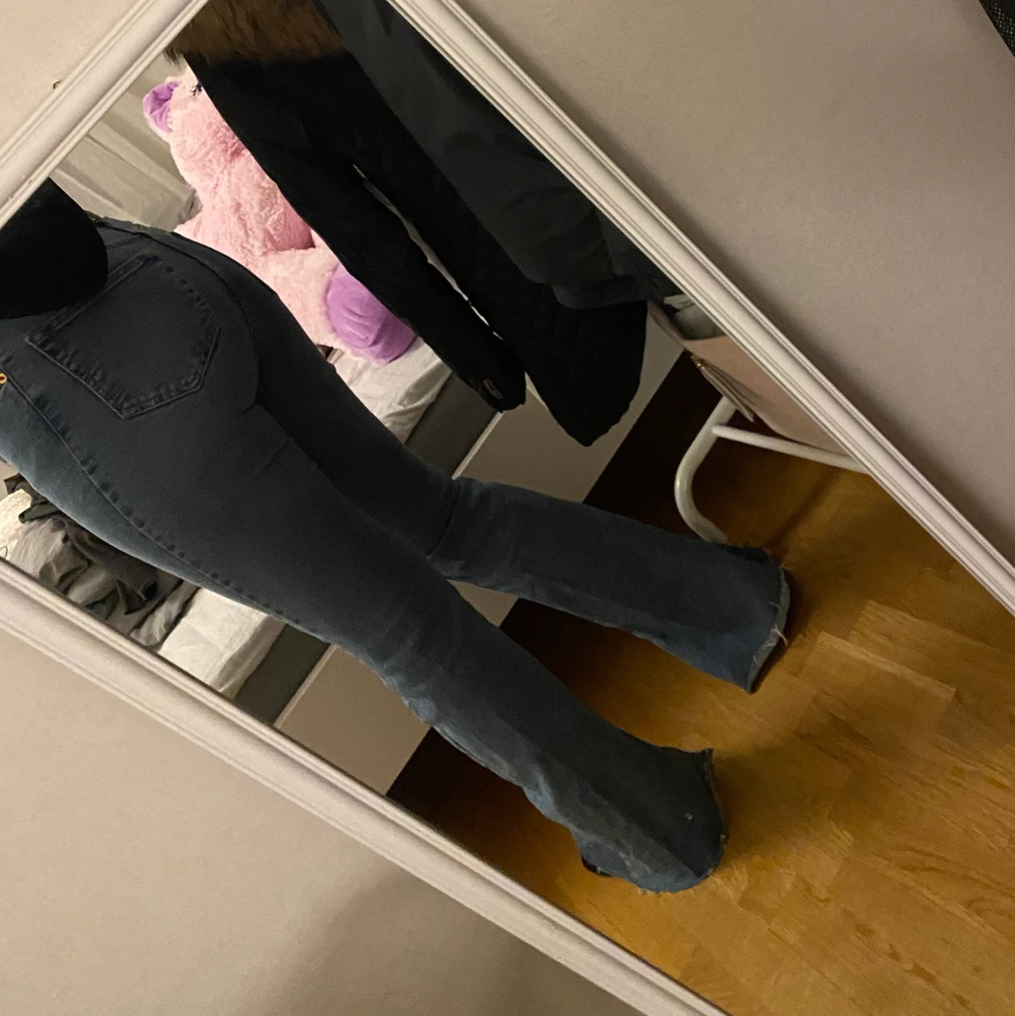 Utsvängda jeans med slits  - 90