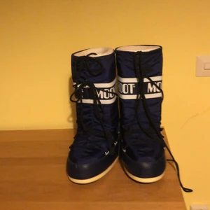 Moon Boots Eu 39/41 - Moon boots knappt använda och som nya säljes.