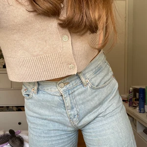 Junkyard jeans - Junkyard jeans i så fin ljus färg 🦋🦋har inte använt på två år Däeför jag säljer. I storlek w28