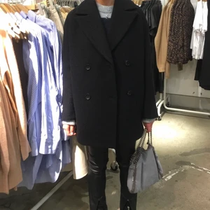 Svart kappa - Kappa från & Other Stories nypris 2300, jättebra skick!