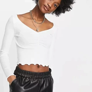 Vit topp - En snygg vit topp som aldrig är använd🤍🤍