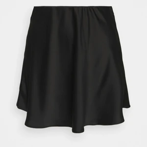 Silkes kjol - Så skön silkeskjol perfekt till sommarn🤍