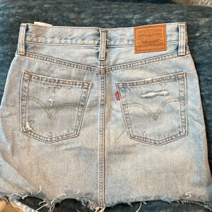 Jeanskjol Levis - Storlek 26