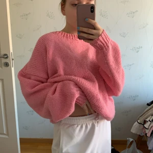 Stickad tröja - Rosa jättefin tröja. Inte stickig. Skriv gärna om du har frågor