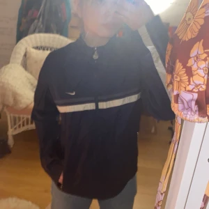 Jacka från nike - Vårjacka från Nike! Inköpt på beyond retro :)💕 fint skick!