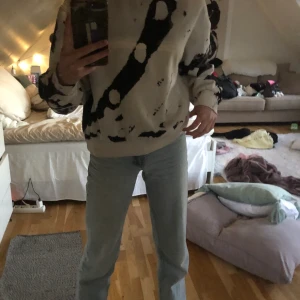 Tröja strl S - Tröja från weekday som jag inte har använt på länge. Ser ut som ny inga direkt tecken på att den är sliten. 