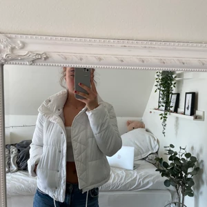 Vit jacka - Jättemysig och fin vinterjacka som jag inte använder längre🥰