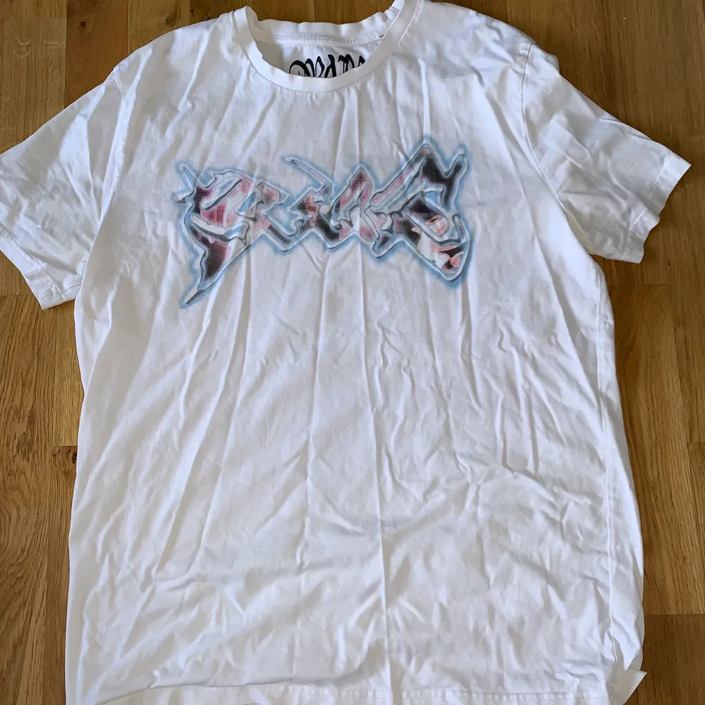 Super rare drain gang t shirt. Aldrig använd limited edition strl står xl men sitter mer som en M. . T-shirts.