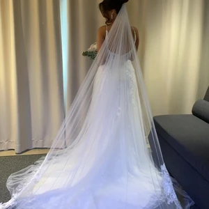 Brudklänning 👰🏼‍♀️ - Säljer bröllopsklänning. Klänningen finns att hämta i Göteborg, Örebro och Jönköping. Storlek 36/38. Vit brudklänning. Pris på klänning 15500 kr, pris kan diskuteras vid snabbaffär. Skriv gärna vid frågor eller mer bilder. ⭐️☺️