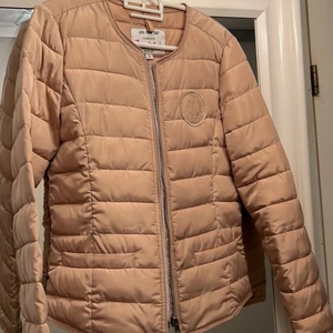 Bondelid - Storlek xs, beige. Köpt på MQ. Aldrig använd.