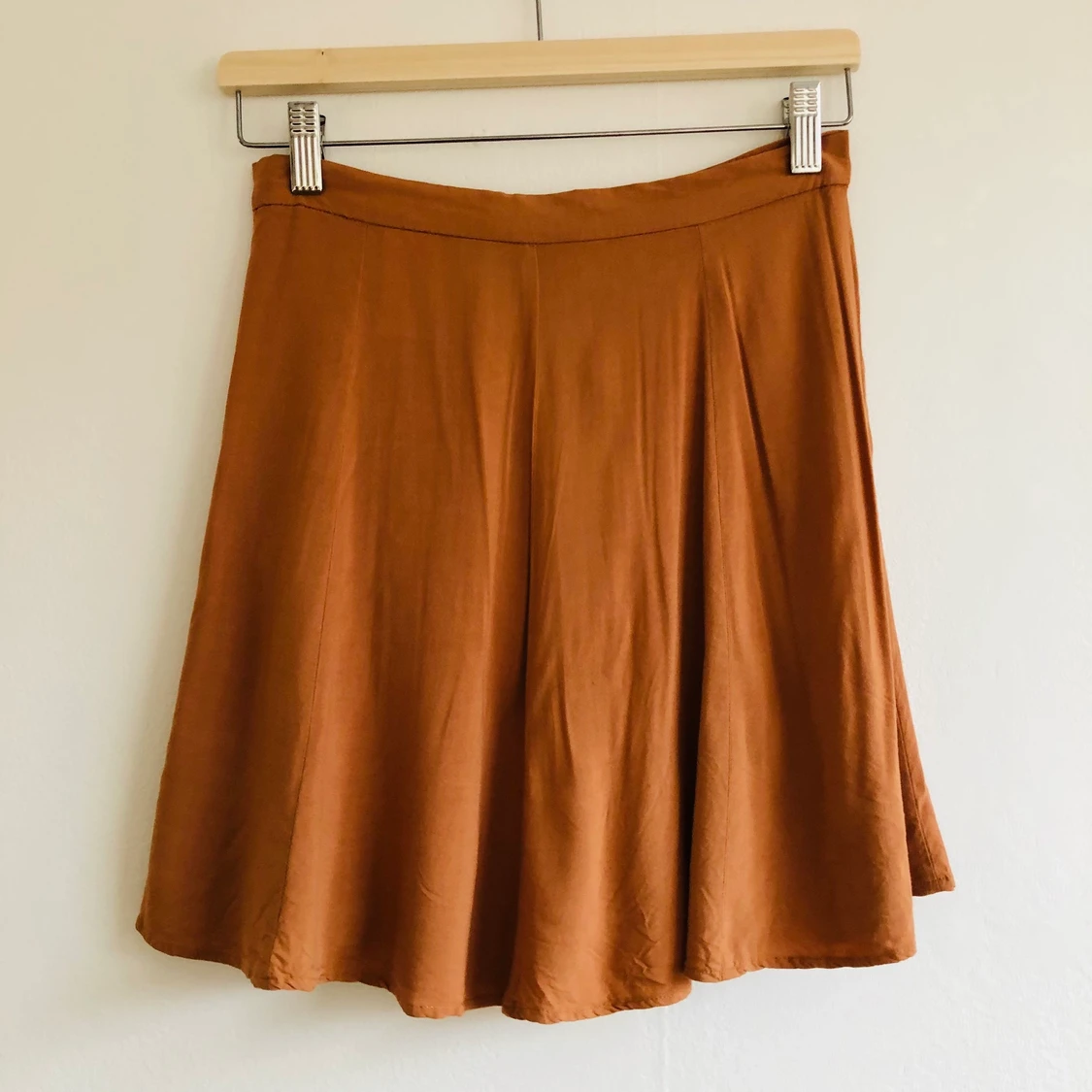 Mjuk kjol med hög midja. Weekday! - 90