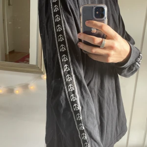 New black långärmad - Långärmad new black tröja. Nypris: 600kr