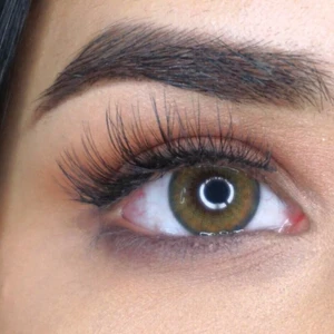 FÄRGADE ÅRS LINSER - pro Hazel - FÄRGADE LINSER -  (ursprungs pris: 299kr)              CE & ISO Certifierade • 14,2 Diameter               Håller i ett år vid rätt vård - Bekväma & skavfria                               Dessa omtalade linser är speciellt framtagna med en hög-pigmenterande formula för att täcka även det brunaste ögonfärgerna. Linserna ger ett mycket naturligt resultat!                                           KAMPANJ ERBJUDANDE PÅ ALLT: VÄLJ 3 PRODUKTER - BETALA FÖR 2 (Pma)
