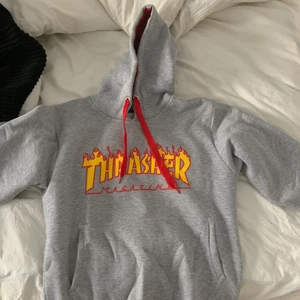 Thrasher hoodie  - Grå thrasher hoodie, använt mellan 3-4 gånger 🧡🧡🧡