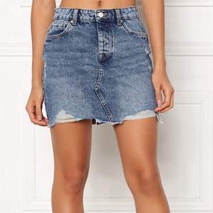 Jeans kjol från Only i storlek 36, säljer för 100kr (nypris 300kr) 