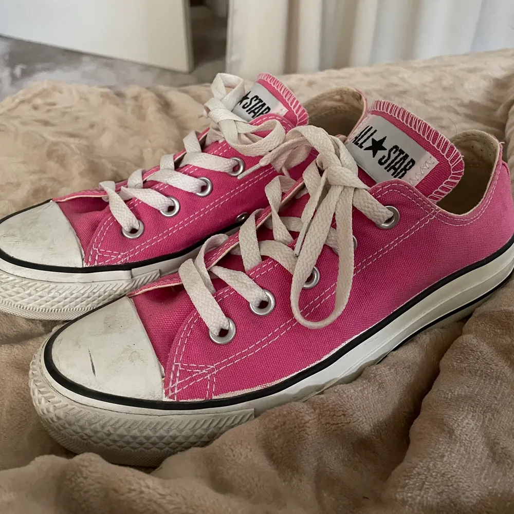 Rosa sneakers . Skor.