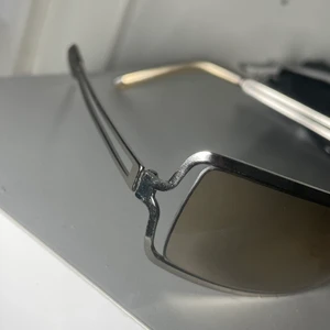 Fina y2k solglasögon  - I använt men bra skick! Fraktar för 25 kr eller möts i Sthlm ❤️